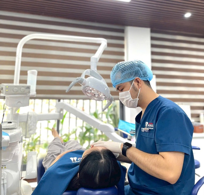 Bác sĩ giỏi tư vấn tận tình cho khách hàng